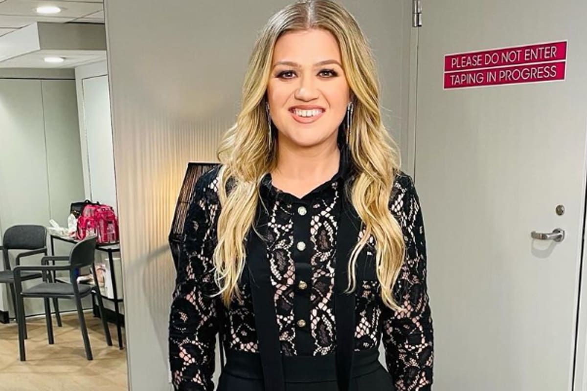 Kelly Clarkson durante la ceremonia de los Emmy en 2022
