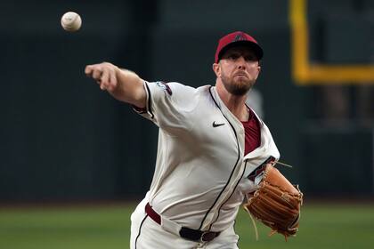Kelly lanza hasta la 7ma entrada y Diamondbacks superan 4-3 a Orioles