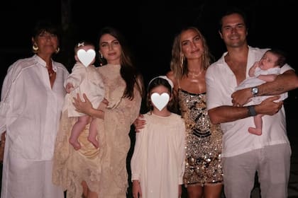 Kelly Piquet junto a sus hijas, su madre, sus hermanos y su sobrina (Foto: Instagram @daniel_suarezg)