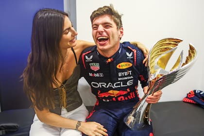 Kelly Piquet y Max Verstappen, la pareja tuvo una hija en 2025 y el piloto apunta a compartir más tiempo con la familia