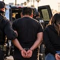 Una pareja ayudó a escapar a un detenido esposado y recibieron condena de prisión