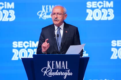 Kemal Kilicdaroglu, el líder de 74 años del Partido Popular Republicano (CHP) de centroizquierda y pro-laico, habla en la sede del partido en Ankara, Turquía, el domingo 14 de mayo de 2023