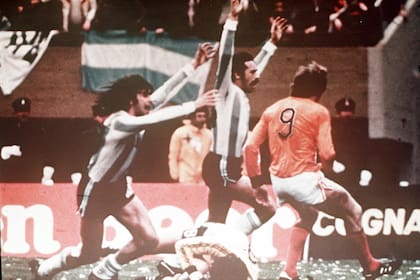 Luque y Kempes, en la final del Mundial 78, contra Holanda, en la cancha de River