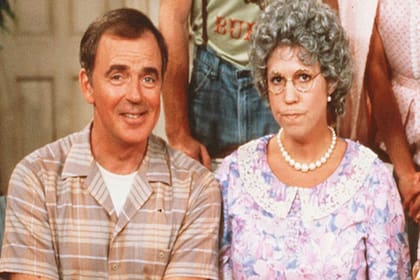 Ken Berry en la serie Mama´s Family, una sitcom clave de los ochentas.
