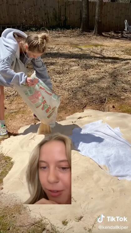 Kendall compró 45 dólares en bolsas de arenas para llevar la playa al patio trasero de su casa (Crédito: TikTok/@kendallkiper)