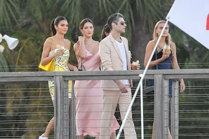 Kendall Jenner junto a un grupo de modelos en el casamiento de Justin Bieber y Hailey Baldwin
