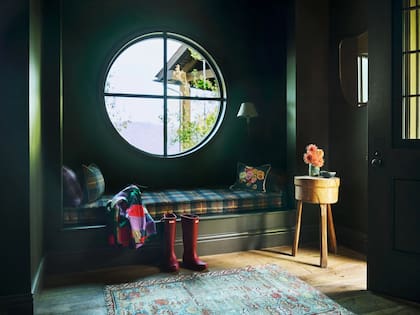 Kendall Jenner mostró su casa de las montañas que decoró con un estilo "abuela chic" (https://www.architecturaldigest.com/)