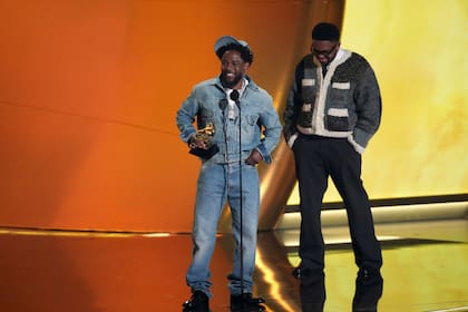 Kendrick Lamar ganó cinco premios Grammy días antes de su esperada actuación en el Super Bowl LIX, destacándose con su canción "Not Like Us"