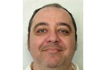 Kenneth Eugene Smith, preso en Alabama y condenado a muerte por asesinar a la esposa de un predicador en 1988, fue ejecutado con gas nitrógeno el jueves por la noche tras recibir la pena de muerte