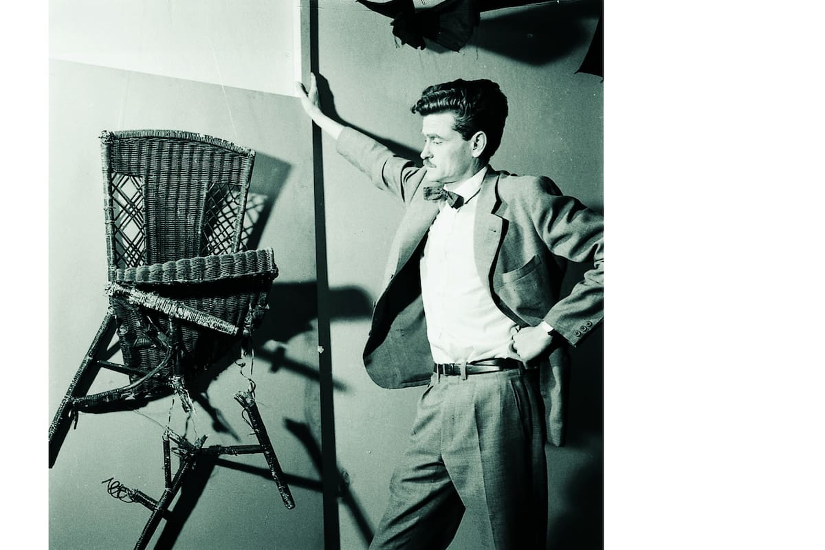 Kenneth Kemble en la muestra Arte destructivo, retratado por Jorge Roiger