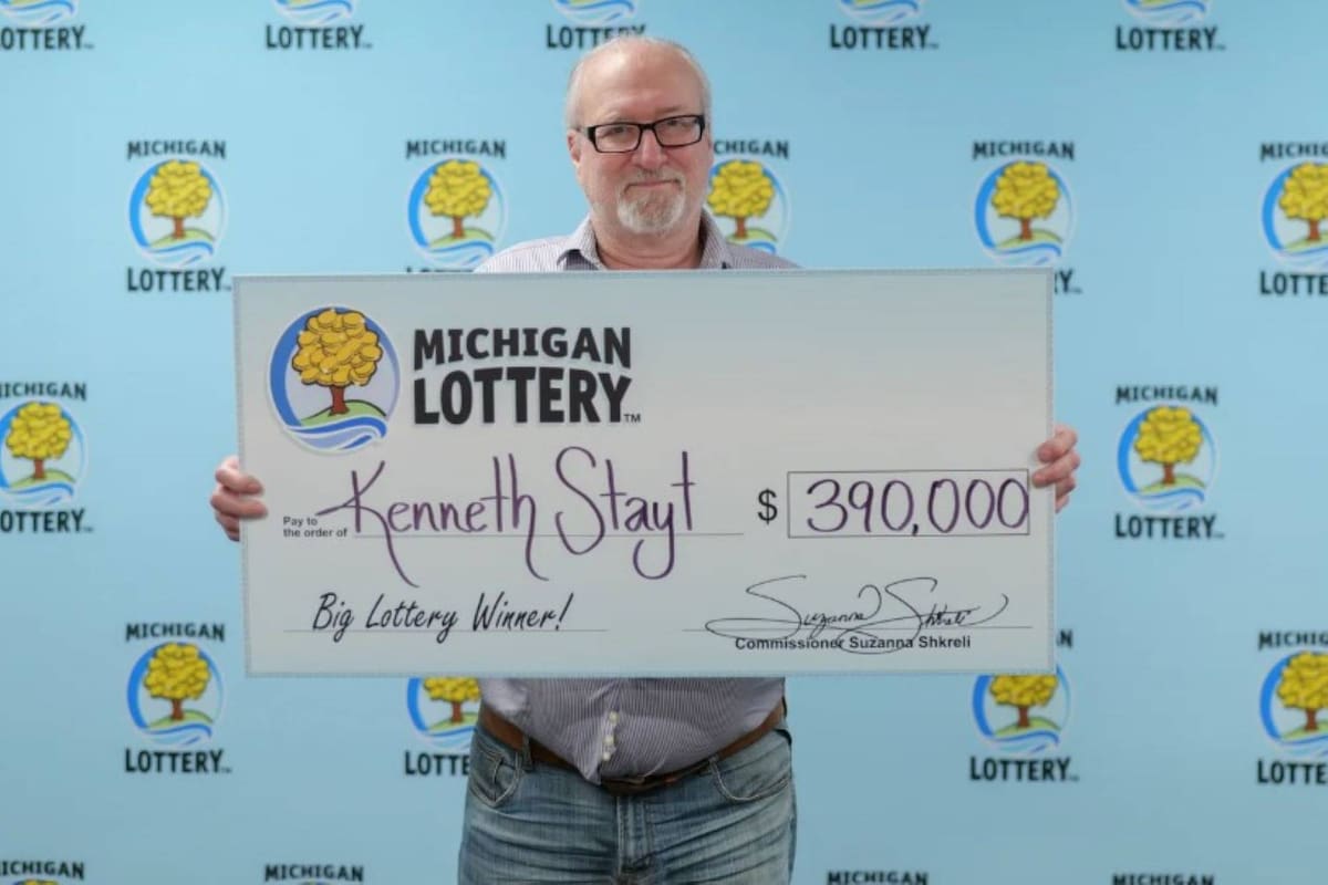 Kenneth Stayt ganó la lotería de Michigan y sorprendió a sus hijos