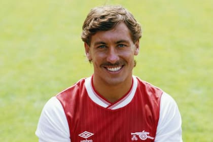 Kenny Sansom fue una de las estrellas de Arsenal que llegaron a la selección inglesa