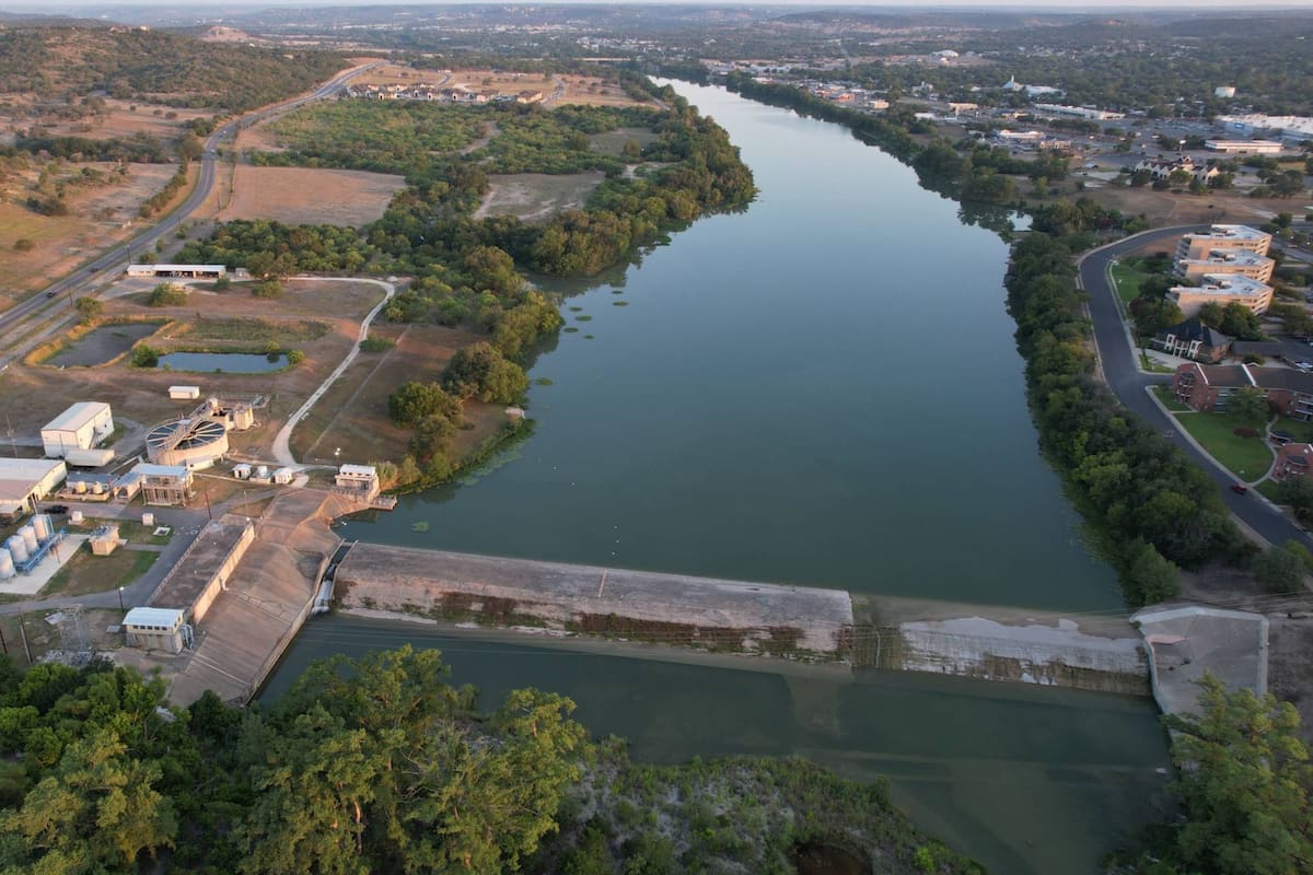 Kerrville, ubicada en el corazón de Hill Country, enfrentó uno de los eventos más destructivos de su historia cuando el río Guadalupe se desbordó a causa de lluvias extremas