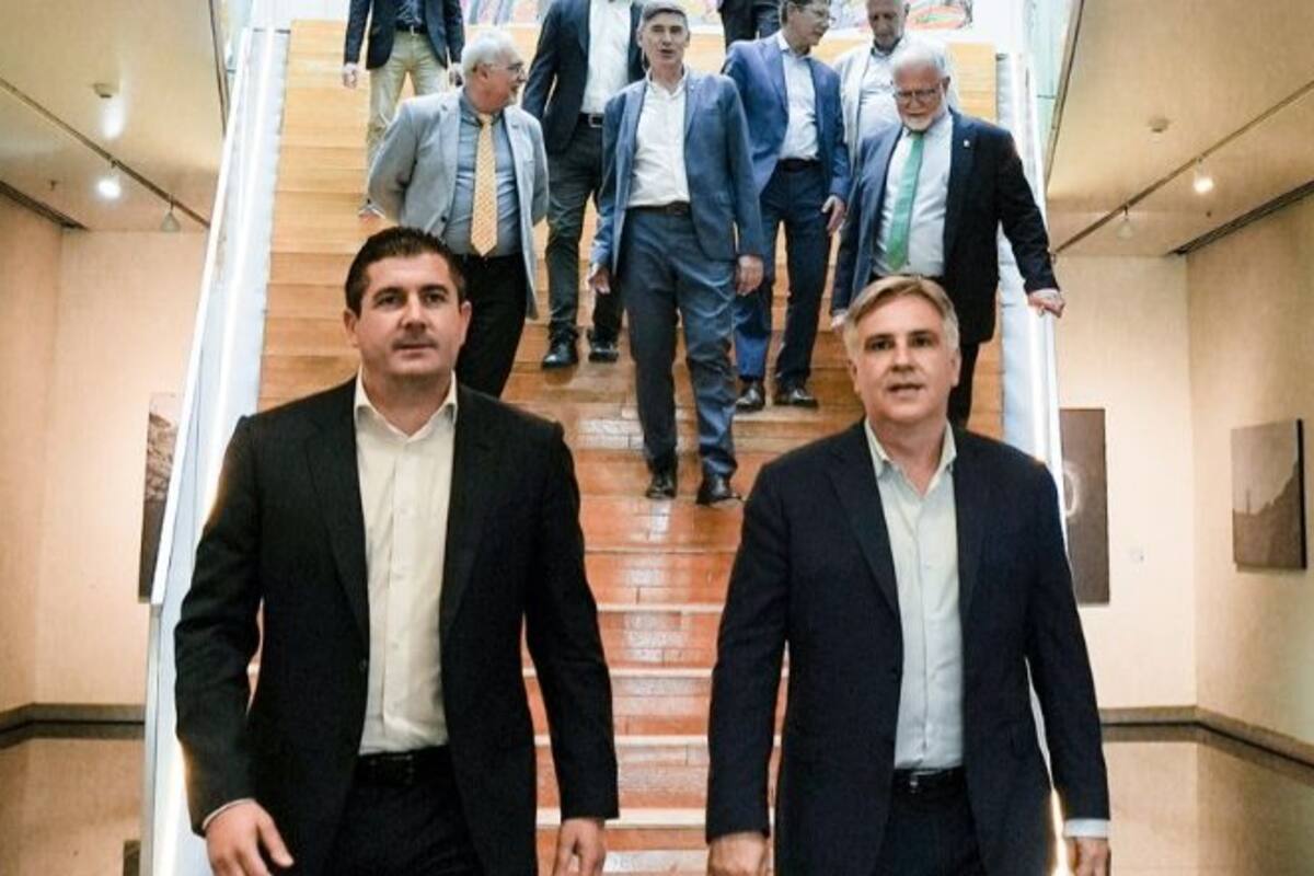 Ketchibachian, CEO DE Aeropuertos Argentina, y el gobernador Llaryora.