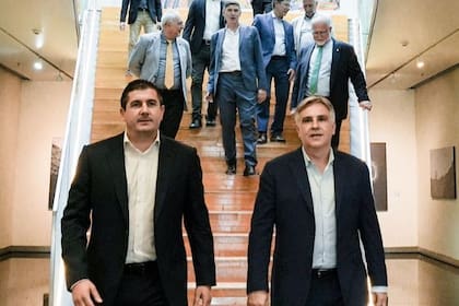 Ketchibachian, CEO DE Aeropuertos Argentina, y el gobernador Llaryora.