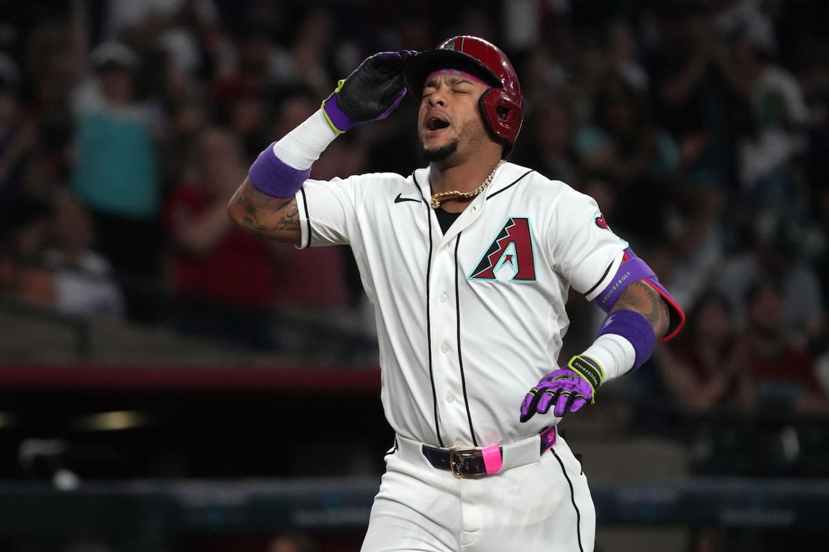 Ketel Marte, de los Diamondbacks de Arizona, reacciona en un partido de béisbol de Grandes Ligas con