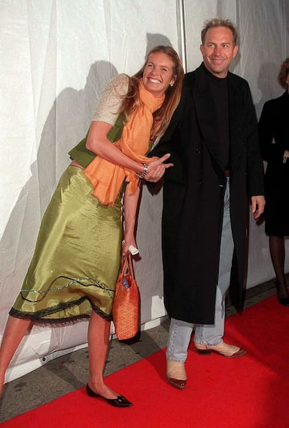Con la supermodelo australiana Elle McPherson, con quien convivió durante un tiempo en 1996