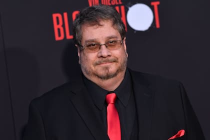 Kevin VanHook, el reconocido escritor de comics, y autor de Bloodshot también posó para los flashes en la especial velada