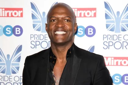 Kevin Adams, un instructor de baile conocido principalmente por su participación en show de talentos británico Fame Academy, fue acusado por Carrol de haberlo agredido sexualmente