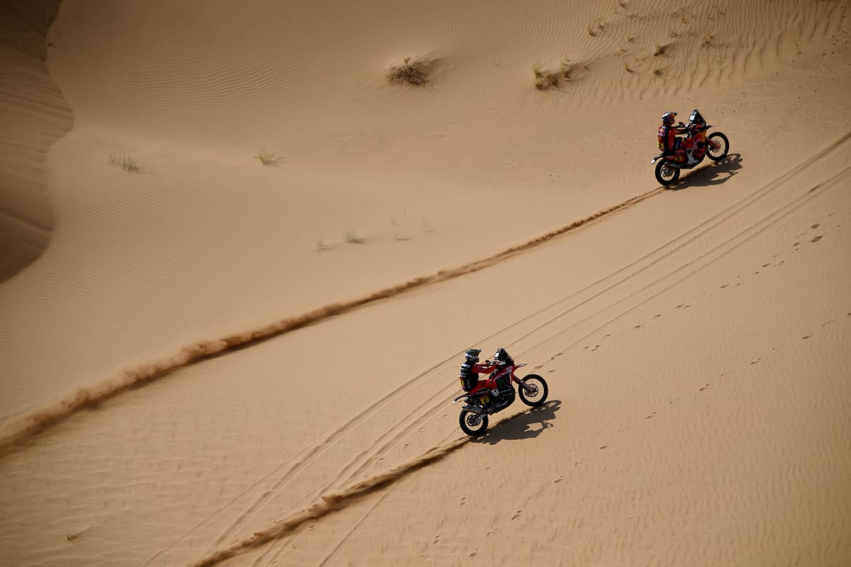 Kevin Benavídes pelea mano a mano con el australiano Toby Price, último campeón; el argentino pasó a comandar la clasificación general
