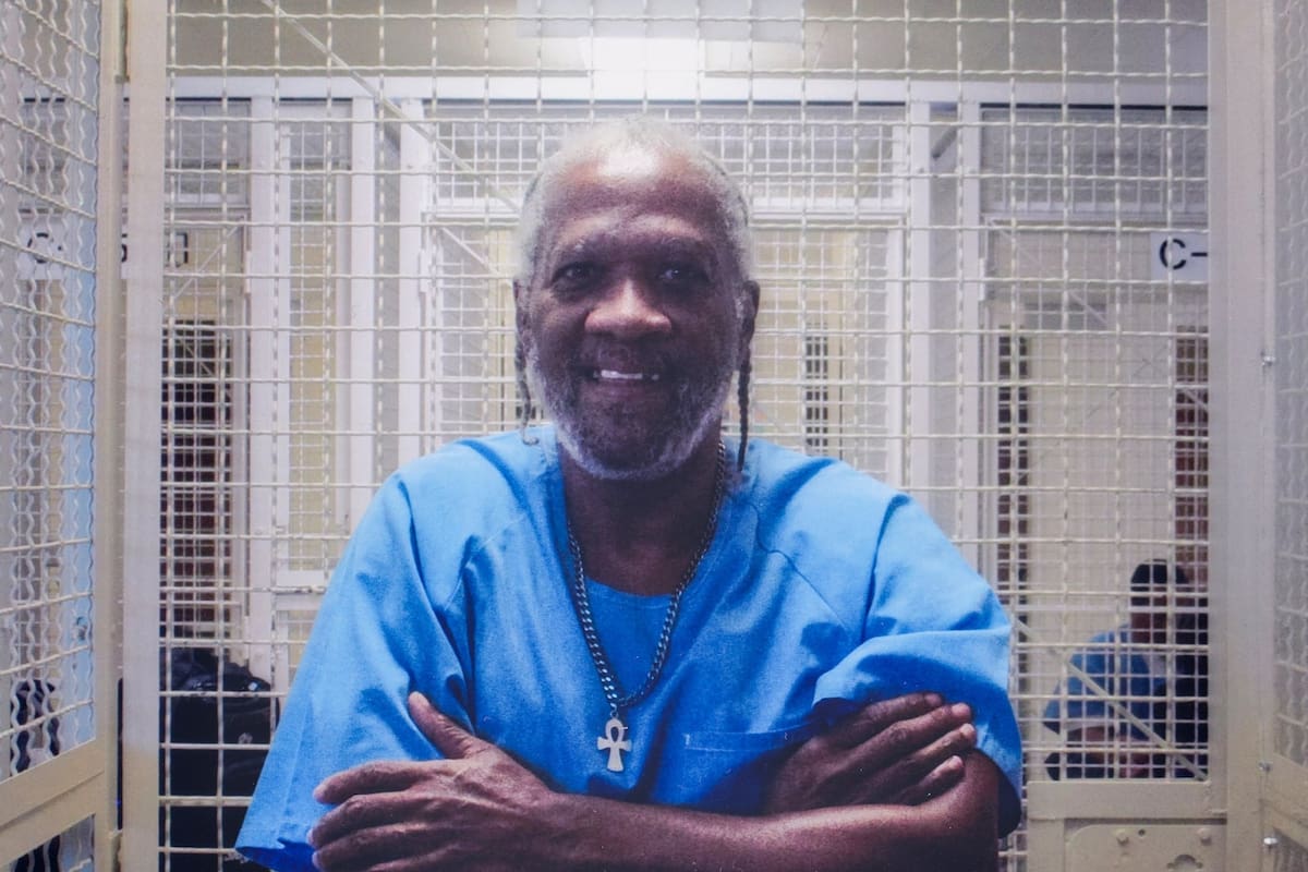 Kevin Cooper, en el corredor de la muerte de San Quintín, el pasado 26 de abril, durante su entrevista con EL PAÍS, en una imagen tomada por un funcionario de prisiones