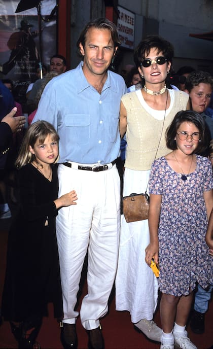 Kevin Costner con su primera mujer y sus hijos, Anne, Lily y Joe