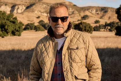 Kevin Costner durante el rodaje de The West, la miniserie documental de ocho capítulos que mostrará una versión más realista del Lejano Oeste que la que exponen los clásicos westerns