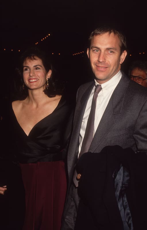 Kevin Costner y su primera esposa, Cindy Silva, retratados en una salida en 1992, dos años antes de su divorcio