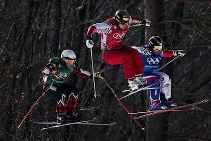 Kevin Drury, de Canadá, el atleta ruso Sergey Ridzik y Arnaud Bovolenta