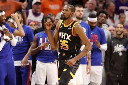 Kevin Durant fue la figura de Phoenix Suns en el triunfo ante LA Clippers que le permitió a la franquicia de Arizona llegara las semifinales de la conferencia oeste