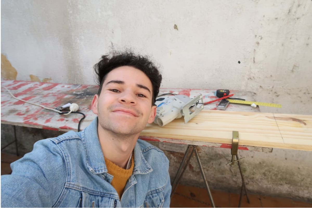 Kevin, el joven que recorre las calles de Lomas de Zamora y entre la basura, encuentra grandes tesoros (Foto: Gentileza Kevin D'onofrio)