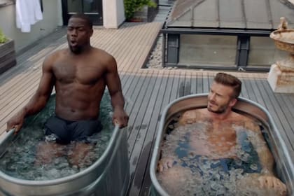 Kevin Hart y David Beckham toman un baño de agua helada; esta práctica se volvió tendencia entre los deportistas por sus grandes beneficios