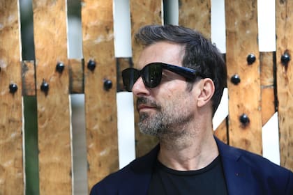 Kevin Johansen está de vuelta con nuevas canciones, un disco por venir y la intención de cerrar el año con un show en el Hipódromo de Palermo