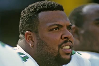 Kevin Johnson, exjugador de la NFL, murió en una casa para indigentes (X @NFL_DovKleiman)