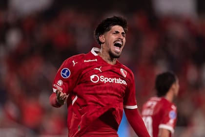 Kevin Lomónaco asombra en Independiente por su prestancia de veterano, con apenas 23 años