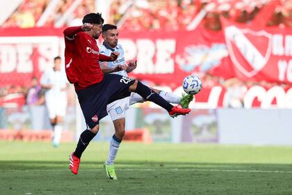 Kevin Lomónaco y Adrián Martínez, protagonistas importantes del clásico Racing vs. Independiente por el torneo Clausura.
