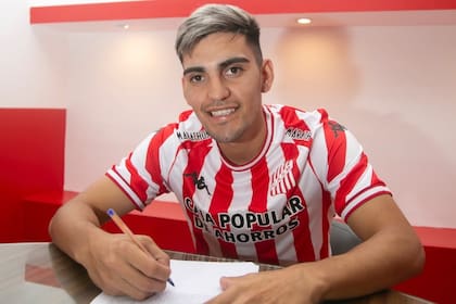 Kevin López, luego de protagonizar una gran novela del mercado de pases, firmo en San Martín de Tucumán