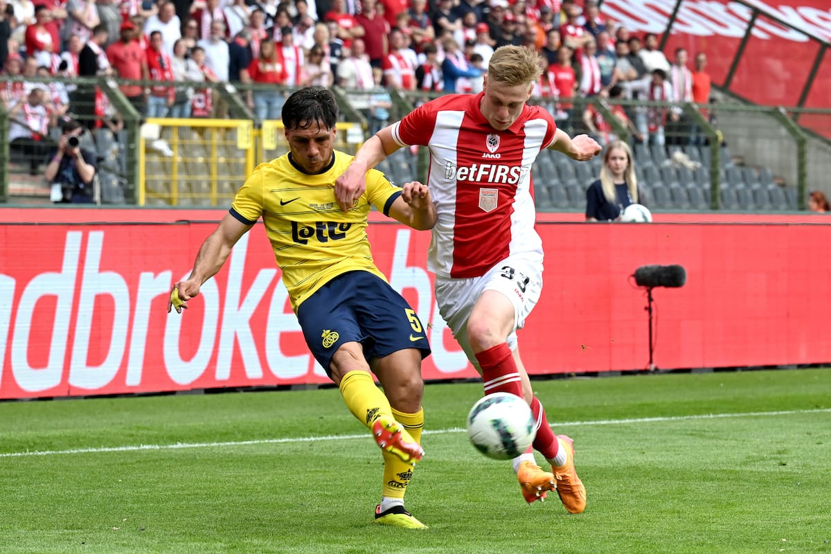 Kevin Mac Allister, campeón con Union St. Gilloise, de Bélgica, que festejó su primer título de copa en 110 años