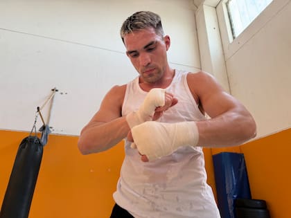 Kevin Ramírez, en plena preparación en un gimnasio de Cerdeña
