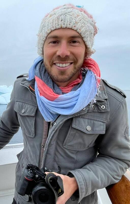 Kevin Saslavchik tienen 31 años y hace 8 años que navega por el mundo como director de crucero, uno de los cargos más altos e importantes a bordo
