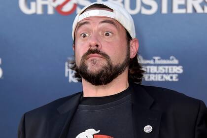Kevin Smith se descompensó luego de dar un show stand-up, y decidió ir de manera urgente a un hospital. Estaba sufriendo un infarto masivo y de no haberse apurado, hubiera muerto a las pocas horas