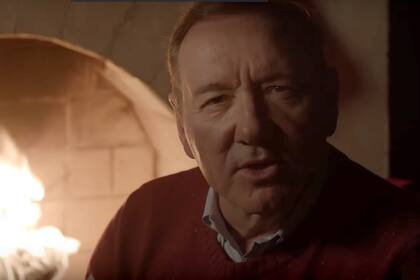 Kevin Spacey volvió a enviar un saludo navideño personificando a Frank Underwood