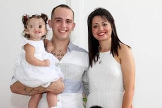 Suelta de globos y un mural para exigir justicia por el crimen de un remisero