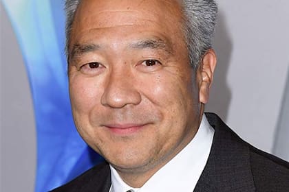 Kevin Tsujihara, el director de Warner Bros, que renunció a su cargo por haber beneficiado a su amante