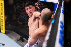 Kevin Vallejos ejecutó un golpe giratorio que derrumbó a Giga Chikadze . (Photo by Jeff Bottari/Zuffa LLC)