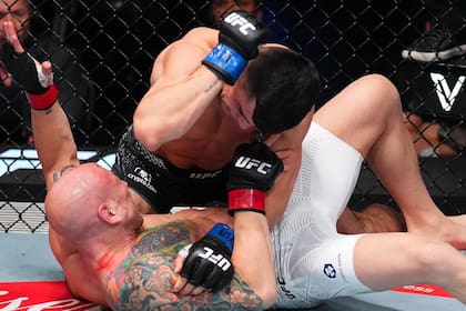 Kevin Vallejos le ganó a Josh Emmett en el primer round y ganó un bono de 100.000 dólares (UFC)