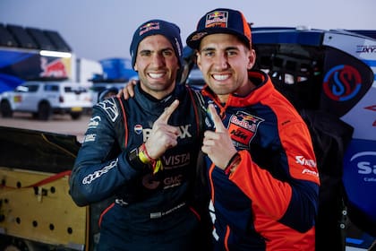 Kevin y Luciano Benavides: la celebración compartida de los hermanos en el Dakar