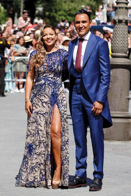 Keylor Navas y Andrea Salas forman uno de los matrimonios más estables del fútbol europeo. Se conocieron en una iglesia de Costa Rica hace trece años y tuvieron dos hijos.