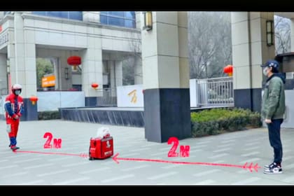 KFC y Pizza Hut tuvieron que recurrir al ingenio para evitar contagios