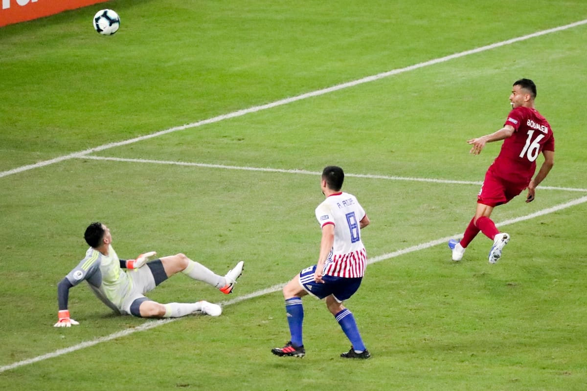 Khoukhi marca su segundo gol ante Paraguay